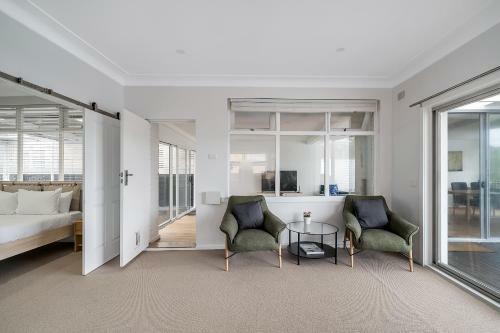 Lagoon House // Pool // Pet Friendly