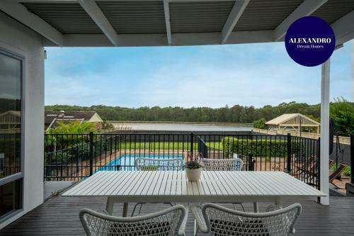 Lagoon House // Pool // Pet Friendly