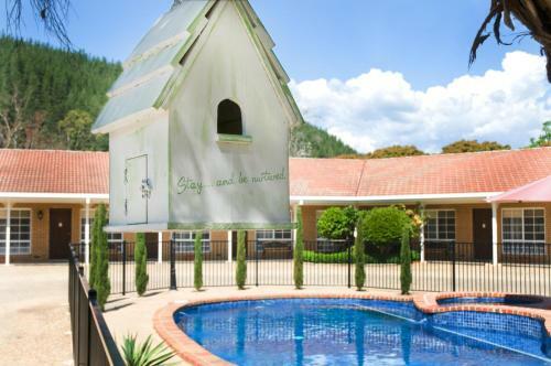 Hotel Ovens Valley Motor Inn