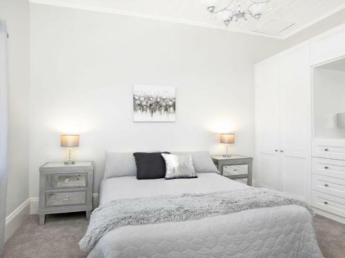 Advilla - Stylish, Charming And Central Location
