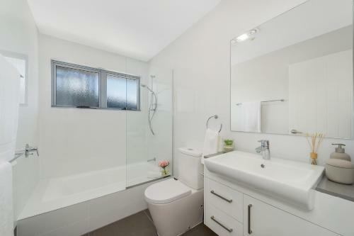 Sedgley Place - Executive 2br Terrace Home On The Park