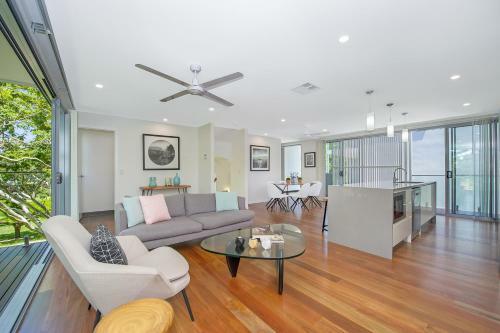 Sedgley Place - Executive 2br Terrace Home On The Park