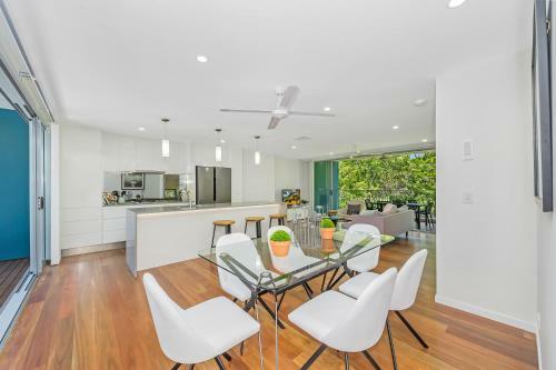 Sedgley Place - Executive 2br Terrace Home On The Park