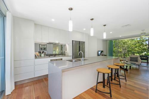 Sedgley Place - Executive 2br Terrace Home On The Park