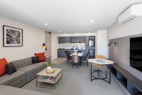Deco Hotel Canberra