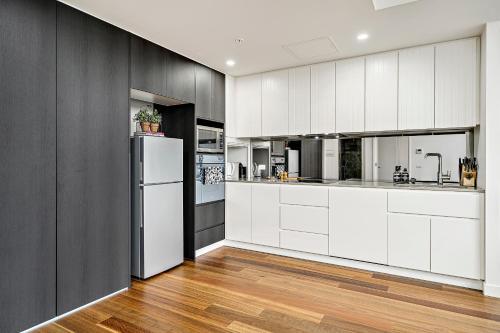 Executive City-centre Apartment With Parking