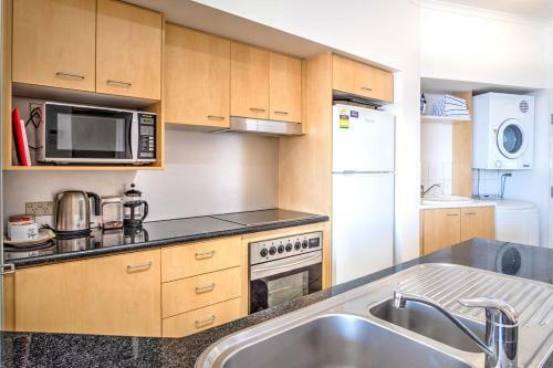 Apartamento Top Floor Kings Beach Views With Private Rooftop Terrace With Spa Bath