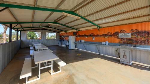 Hotel Cobar Caravan Park