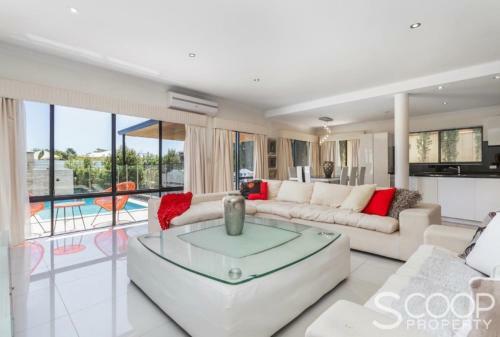 Luxury Villa W Pool & Spas