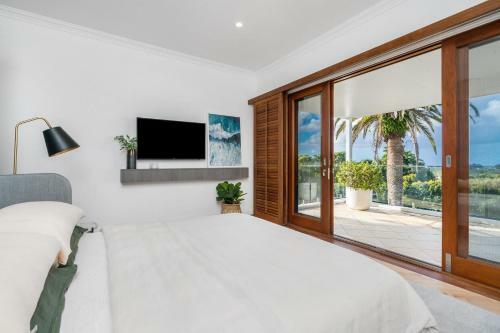 Your Luxury Escape - White Wood
