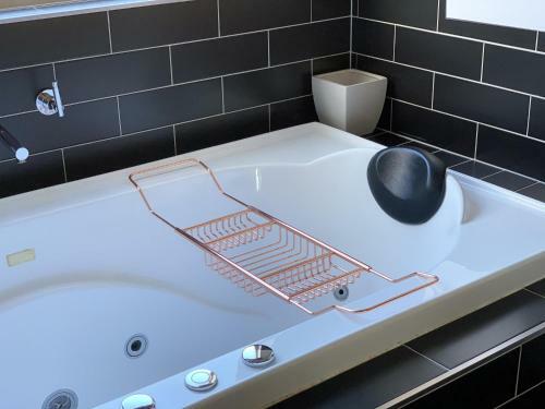 Damais - 4 King Or 8 Single Beds Wifi, Netflix, Pet Friendly