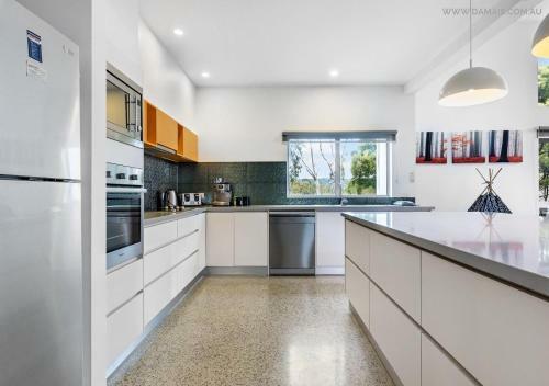Damais - 4 King Or 8 Single Beds Wifi, Netflix, Pet Friendly