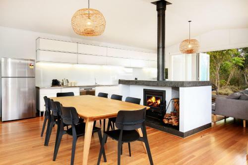 Ayana Beach House - Pet Friendly - Opposite Beach