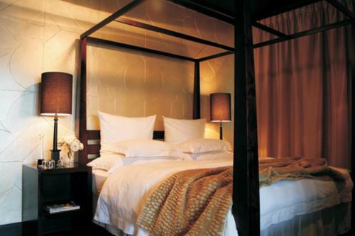 Hostal Firlane House