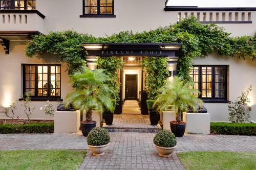 Hostal Firlane House