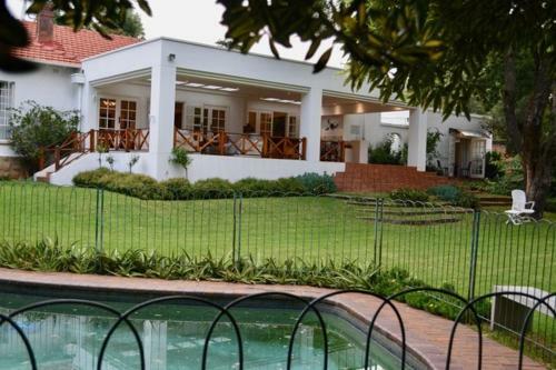 Hostal 4living Guesthouse