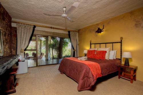 Bed & Breakfast Ehlathini Lodge