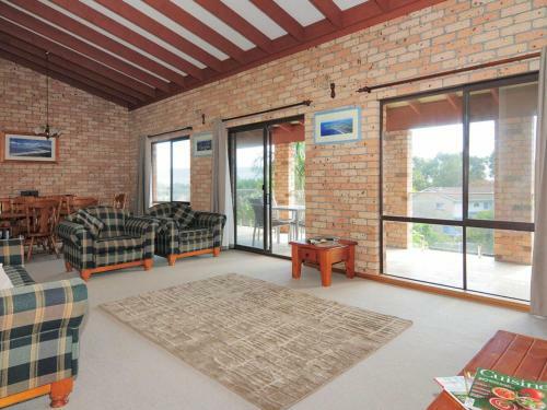 Baileys Gerringong 4pm Check Out Sundays