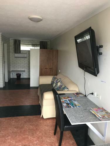 The Queenslander Motel