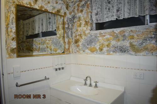 The Queenslander Motel