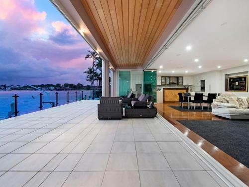 4.5 Million Dollar Dream Mansion In Surfers Paradise