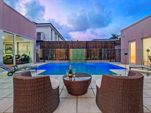 4.5 Million Dollar Dream Mansion In Surfers Paradise