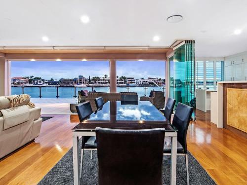 4.5 Million Dollar Dream Mansion In Surfers Paradise