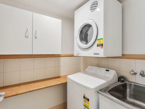 Crown Tower Stunning 2 Bedroom Apartment