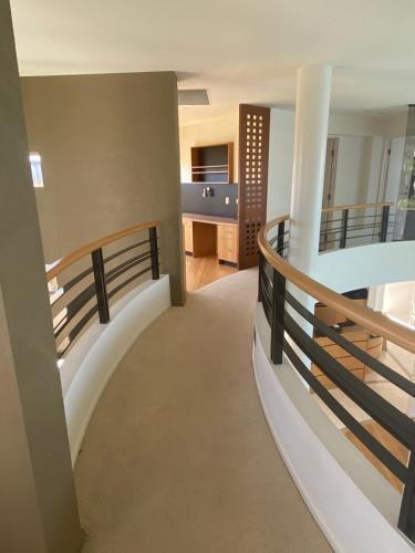 Stunning 4bd Waterfront Paradise With Pool