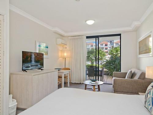Hotel Calypso Plaza Resort Unit 141 Studio Style Apartment - Beachfront Coolangatta