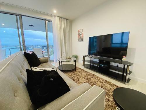 Stunning Waterfront 3bed Modern Apartment