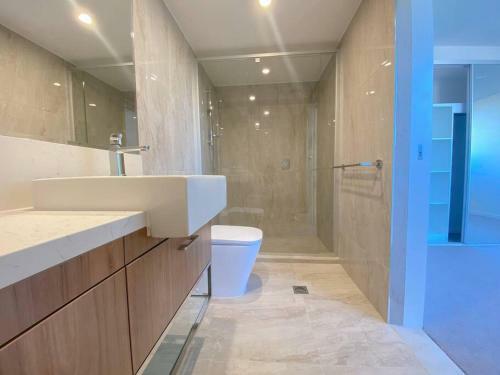 Stunning Waterfront 3bed Modern Apartment