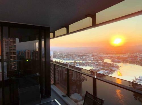 Breathtaking Views 4bd High Floor Lux Apartment