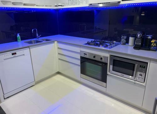 Breathtaking Views 4bd High Floor Lux Apartment