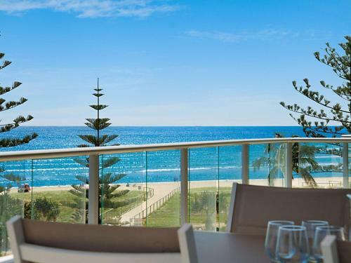 Reflections Tower 2 Unit 401 - Beachfront, Views And In A Great Location