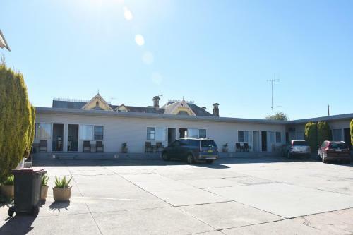 Hillview Motel