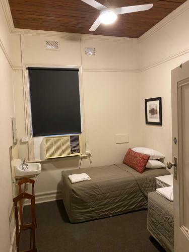 Hotel Commercial Travellers House