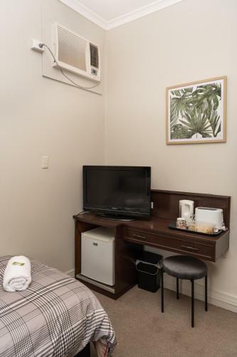 New Crown Hotel Motel