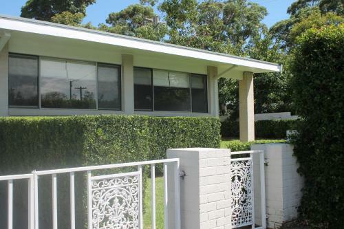 Seaside Apartment Huskisson Jervis Bay With Private Sunny Garden