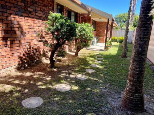 Bromeliads Unit 2 7 Ballanda Crescent
