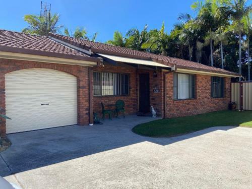 Bromeliads Unit 2 7 Ballanda Crescent
