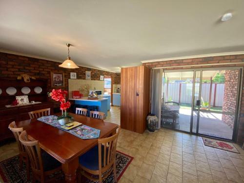 Bromeliads Unit 2 7 Ballanda Crescent