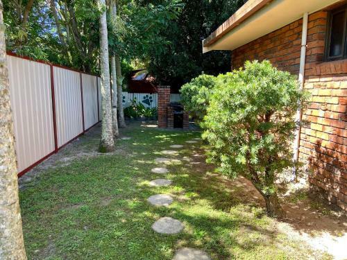 Bromeliads Unit 2 7 Ballanda Crescent