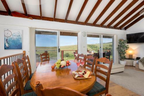 Absolute Oceanfront Cottage