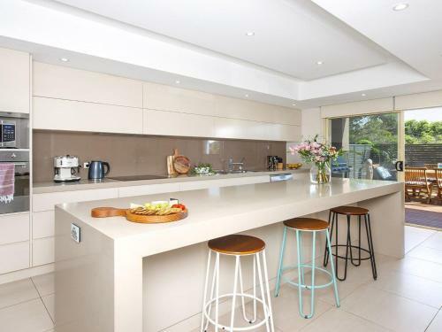 Emerald - Coastal Walk, Swimming Pool, Pet Friendly