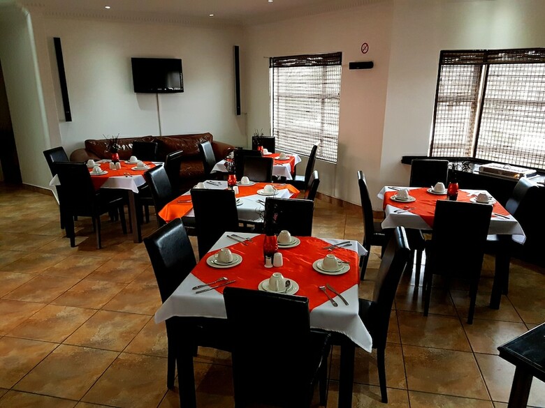 Hostal Me Casa Guest House