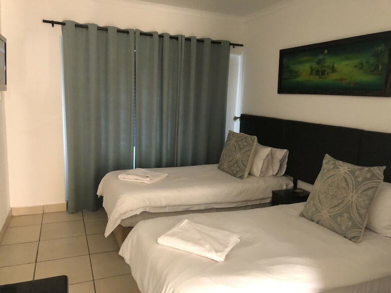 Hostal Me Casa Guest House
