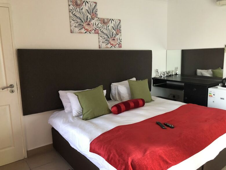 Hostal Me Casa Guest House