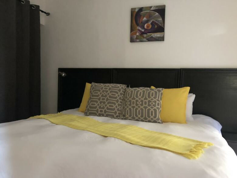 Hostal Me Casa Guest House