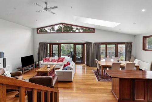 Mountain Home Leura - Perfect Weekend Escape